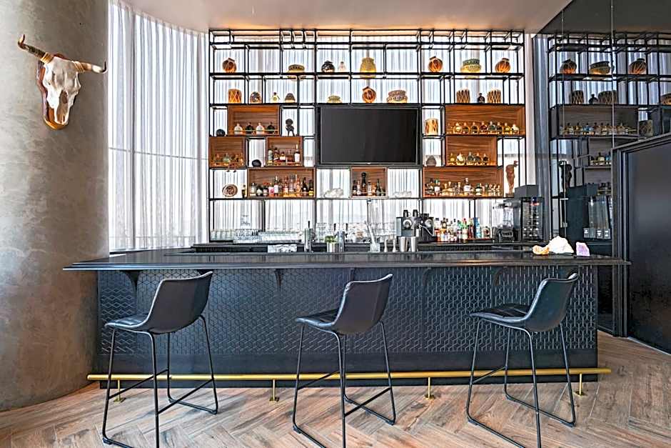 VETTA, DISTRITO UNO, AUTOGRAPH COLLECTION