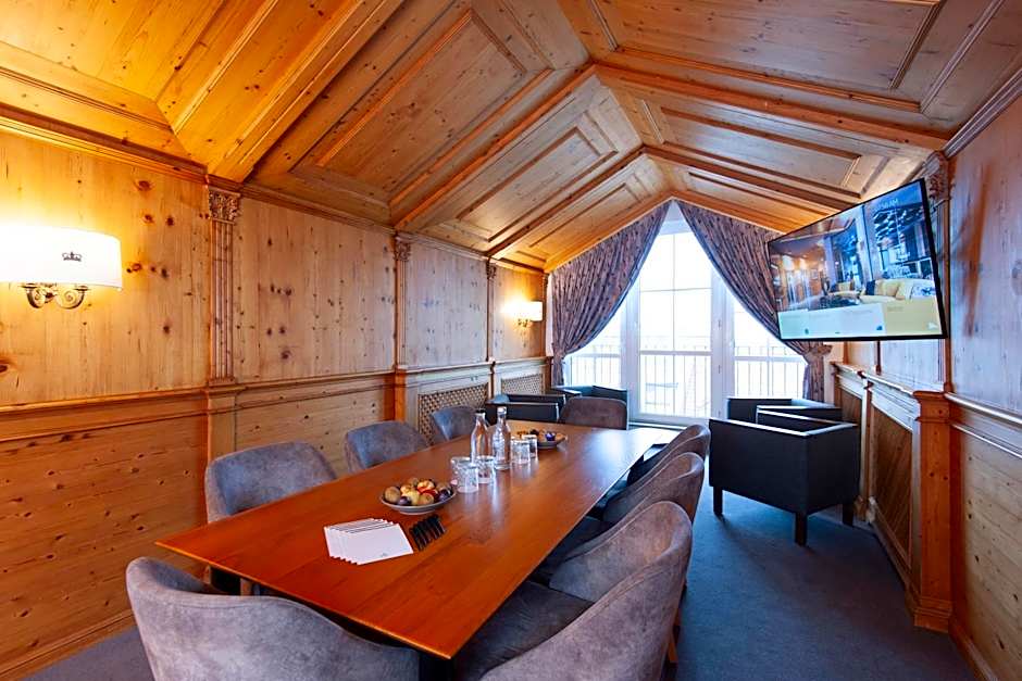 Kings Hotel First Class