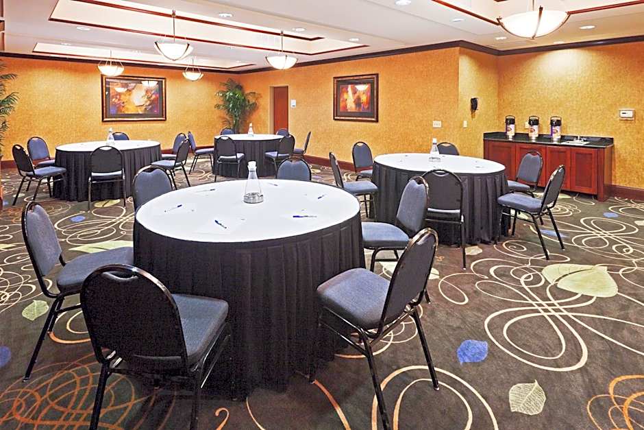 Holiday Inn Express & Suites Poteau By IHG