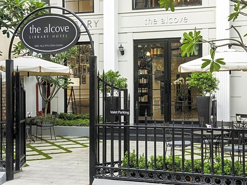 The Alcove Library Hotel