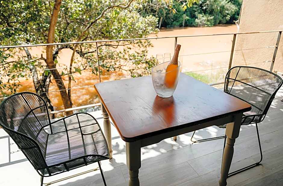 Bambuu Lakeside Lodge