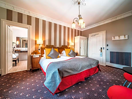 Historic, Individually Furnished Rooms In Baroque Style Air-Conditioned Without Balcony
