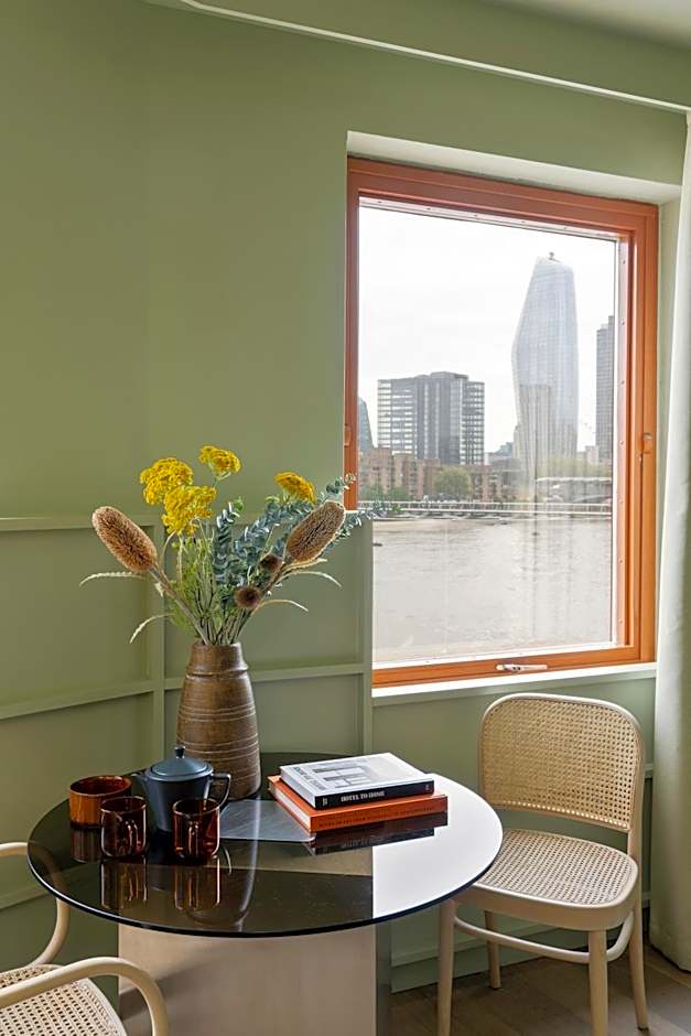 Locke at Broken Wharf