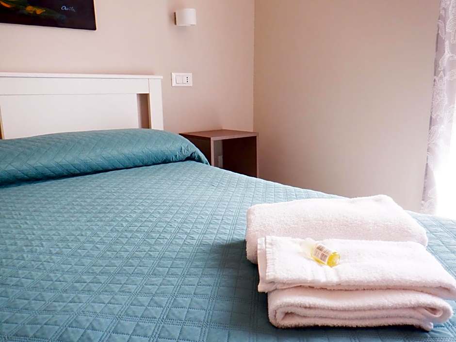 Triple Room with Private Bathroom — 13 fotoğraftan 1. fotoğraf