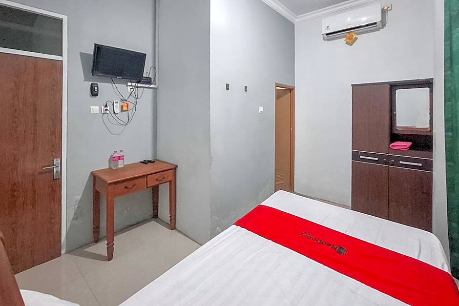 RedDoorz Syariah at Fariza Guesthouse Kendal