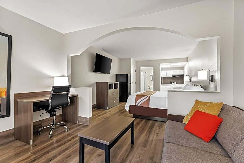 Quality Inn & Suites near Robins Air Force Base