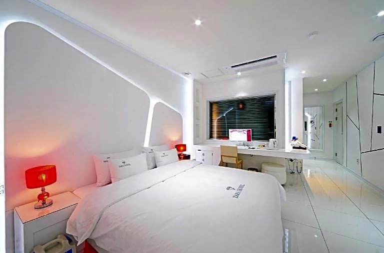 Zara Hotel Peace Square