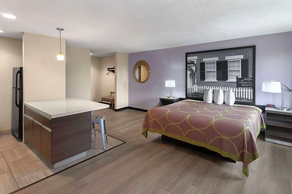 Super 8 by Wyndham Copley Akron