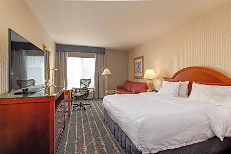 King Room with Tub - Mobility and Hearing Access