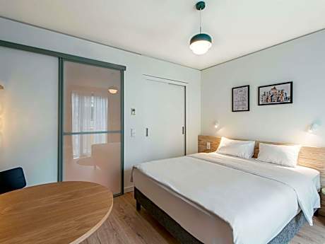 Studio with Double or Twin Bed