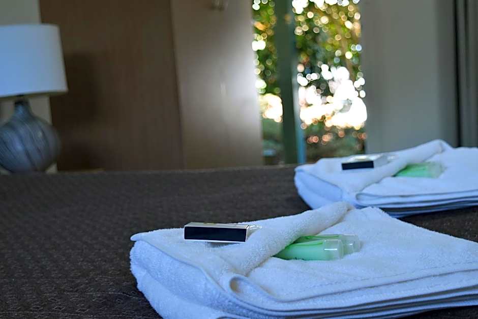 Ten Dollar Town Motel