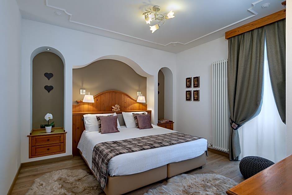 Photo 1 of 6 of Prestige Room