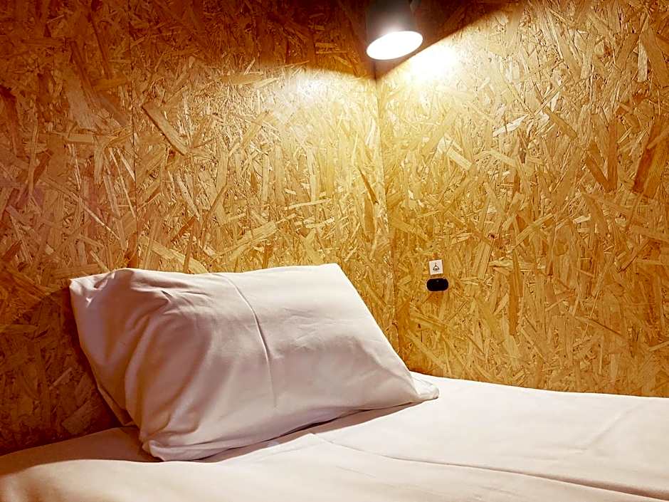 ADLIV/Factry Stay/工場に泊まれる