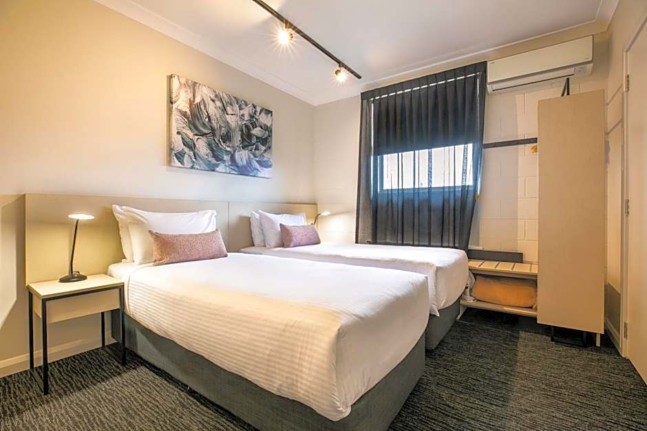 Nightcap at Hendon Hotel