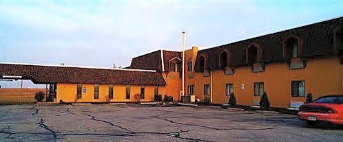 Hometown Inn & Suites