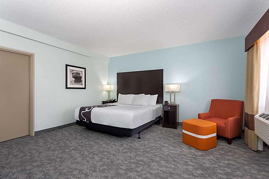La Quinta Inn & Suites by Wyndham Bonita Springs Naples