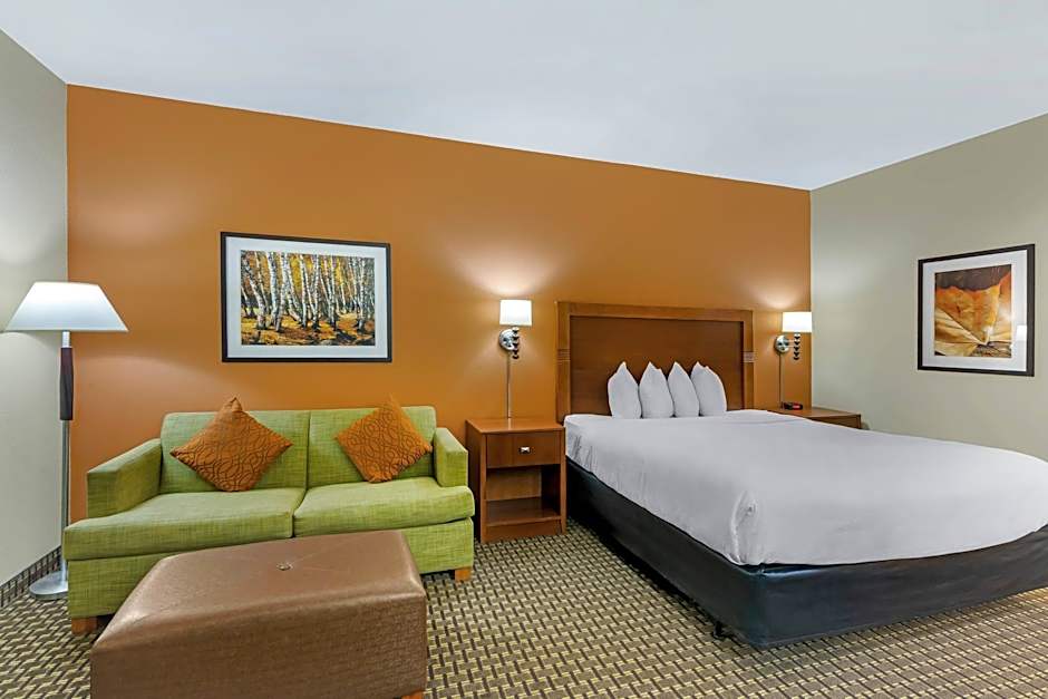 Photo 1 of 7 of Efficiency 1 King Bed, Accessible