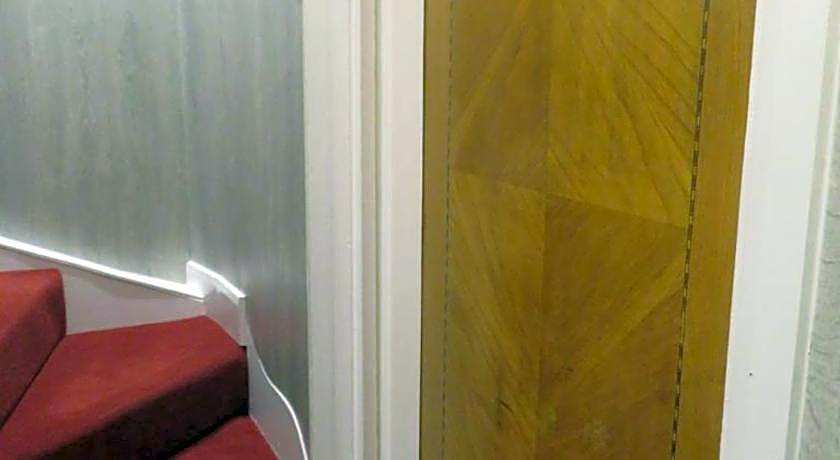 Glendale Hyde Park Hotel