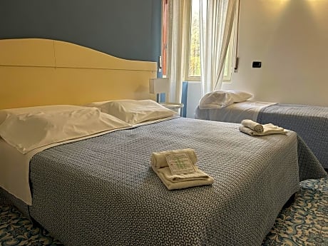 Triple Room with Private Bathroom