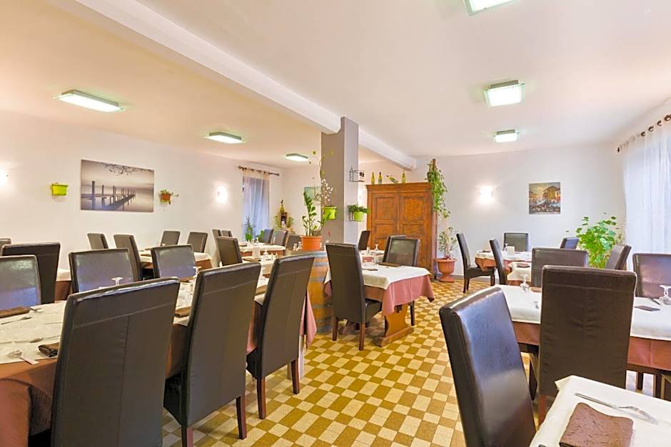 Logis Hôtel Restaurant de la Dore