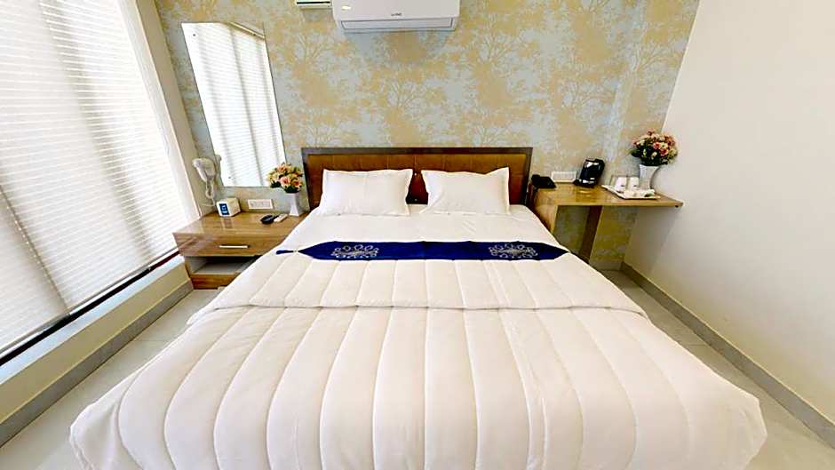 Comet Hotel – Bangalore, MN