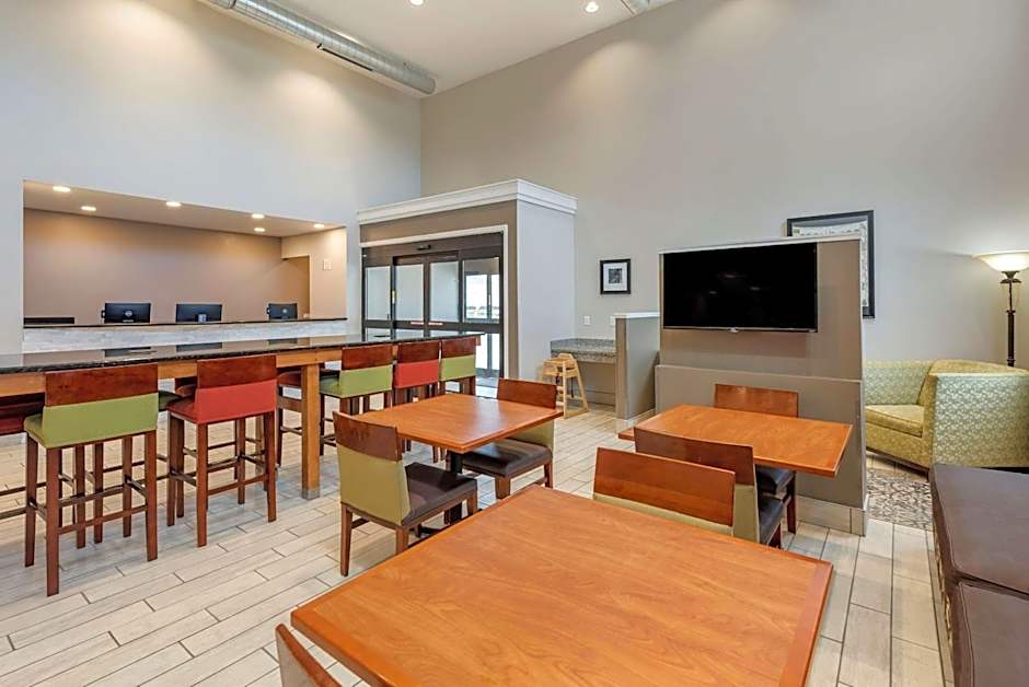 Quality Inn & Suites Evansville Downtown