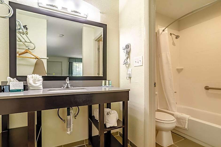 Quality Inn & Suites Creedmoor - Butner