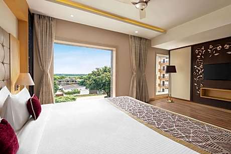 King Suite - Non-Smoking