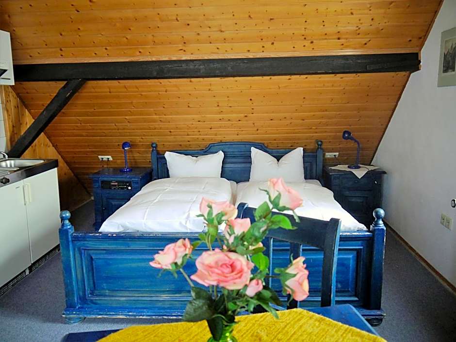 Hotel-Gasthof-Destille-Eisenbahn