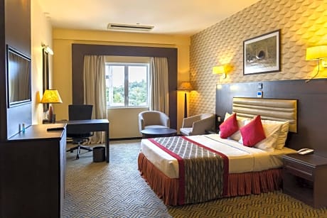 Deluxe Queen Room with Complementary Airport Pickup 