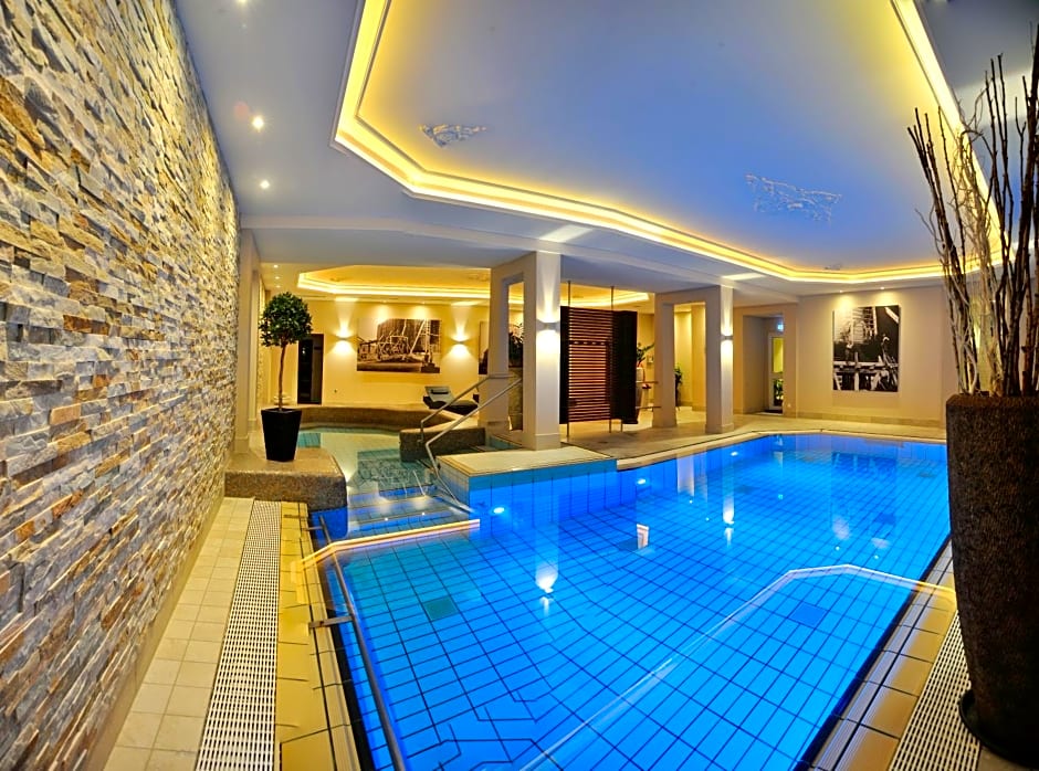 Kurhotel Grüttner mit eigenem Sole Thermal Schwimmbad 32 Grad und Saunalandschaft