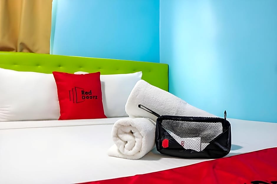 RedDoorz Plus near UV Mandaue Cebu