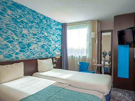 Standard Room with two single beds