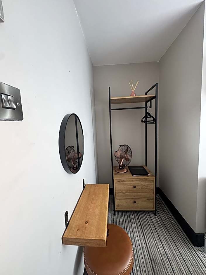 Sinclair's Bar, Lounge & Rooms