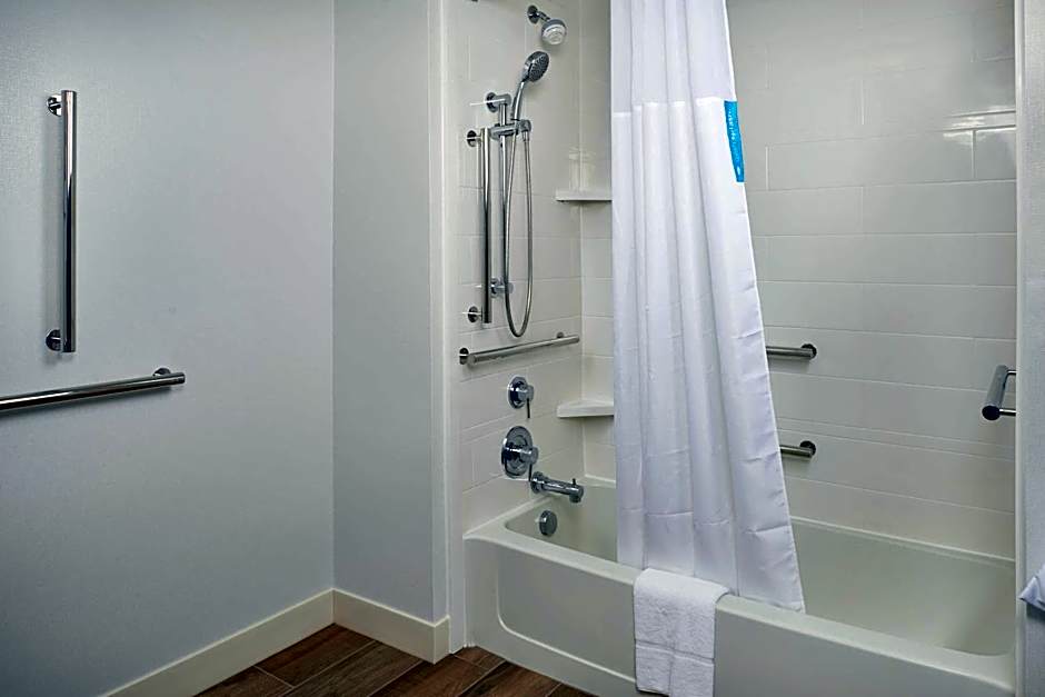 Hampton Inn By Hilton & Suites Rogers