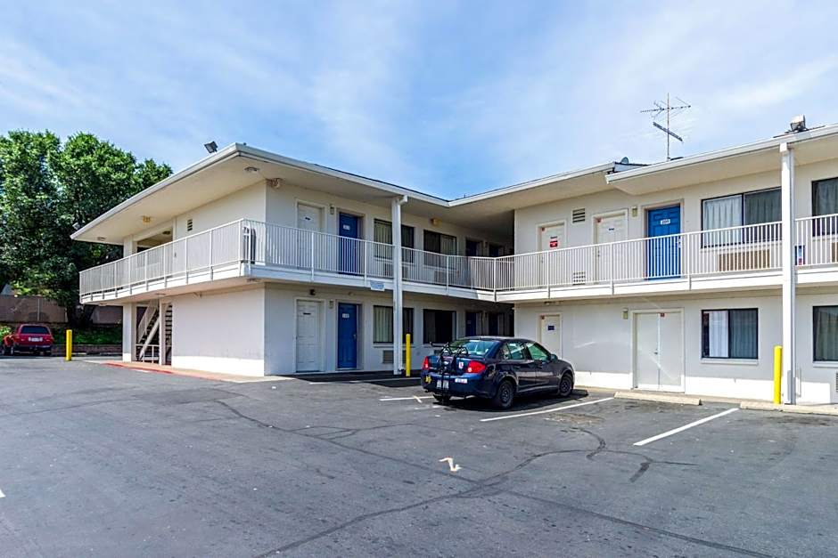 Motel 6-Redding, CA - Central