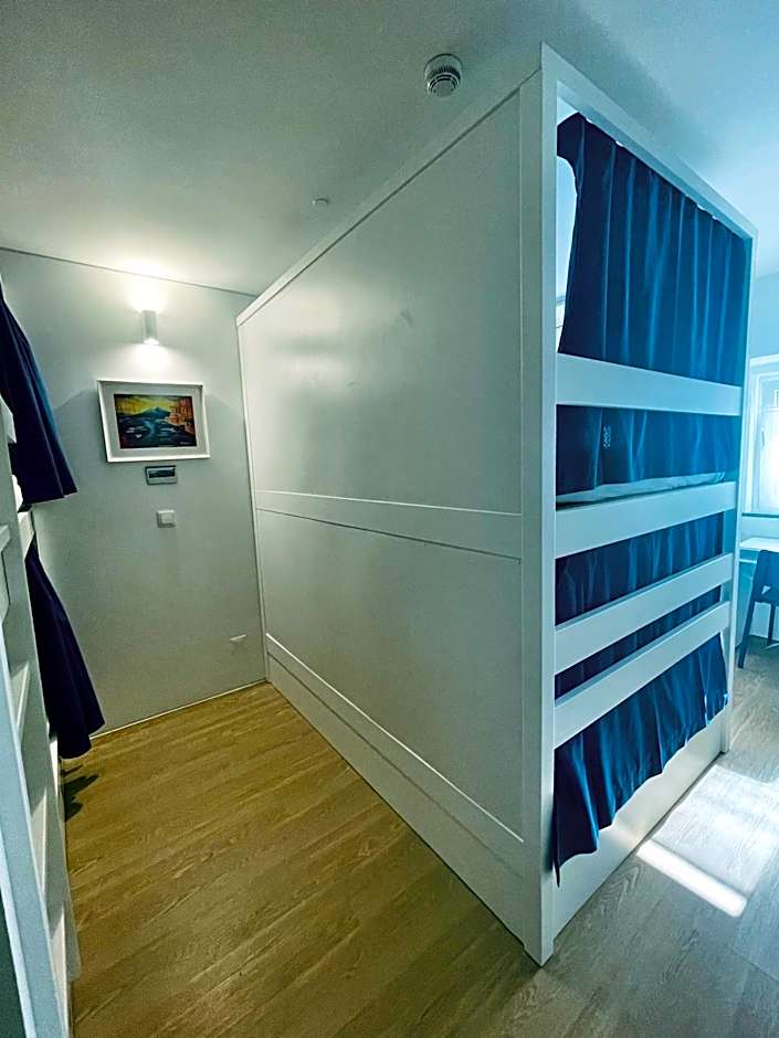 Partenope Hostel and Suites