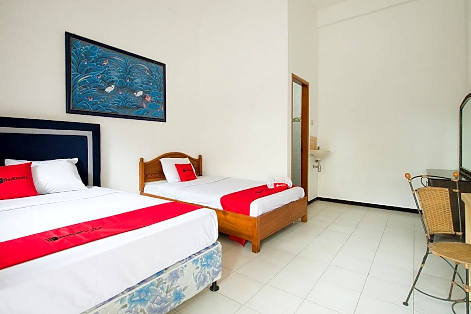 RedDoorz Syariah near Gor Ken Arok