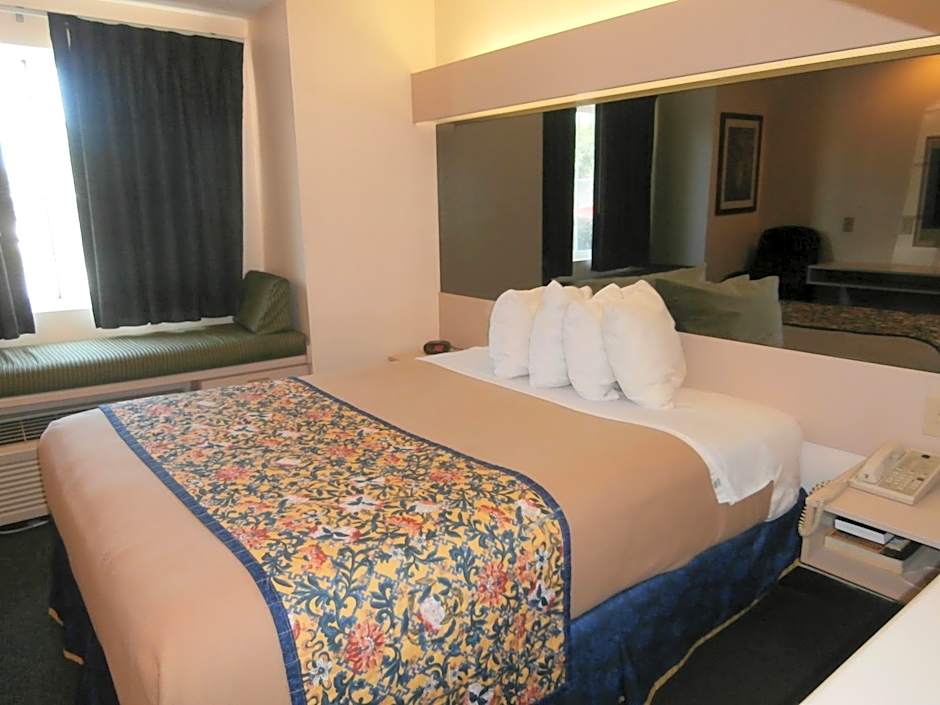 Photo 1 of 2 of 1 Queen Bed