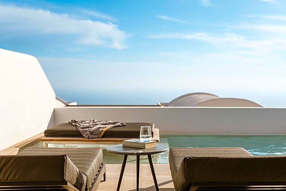 NĒRO Suites by NOMÉE Hospitality Group