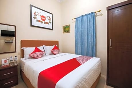 OYO 719 Penginapan Panatapan Almonsari Resort