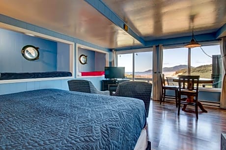 Nautical - Room with King Bed and Bunk Beds