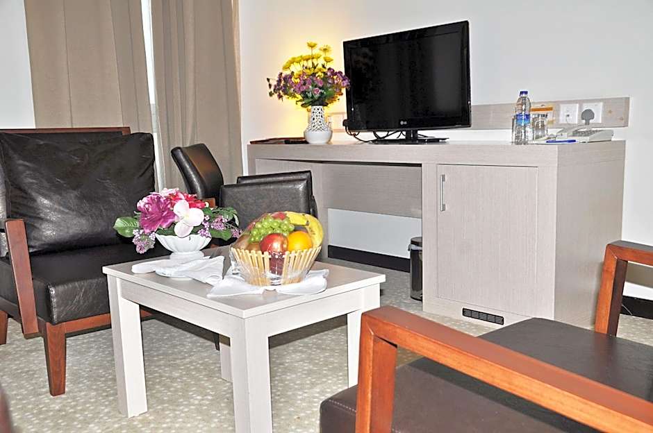 Photo 1 of 6 of Executive Suite