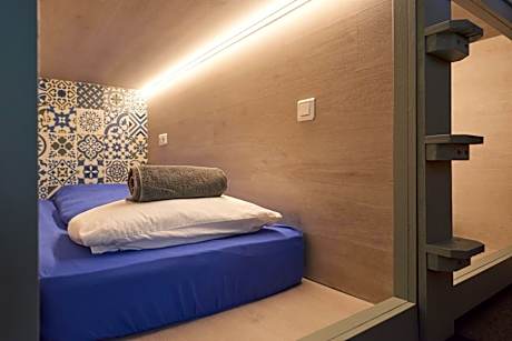 Bunk Bed in Mixed Dormitory Room