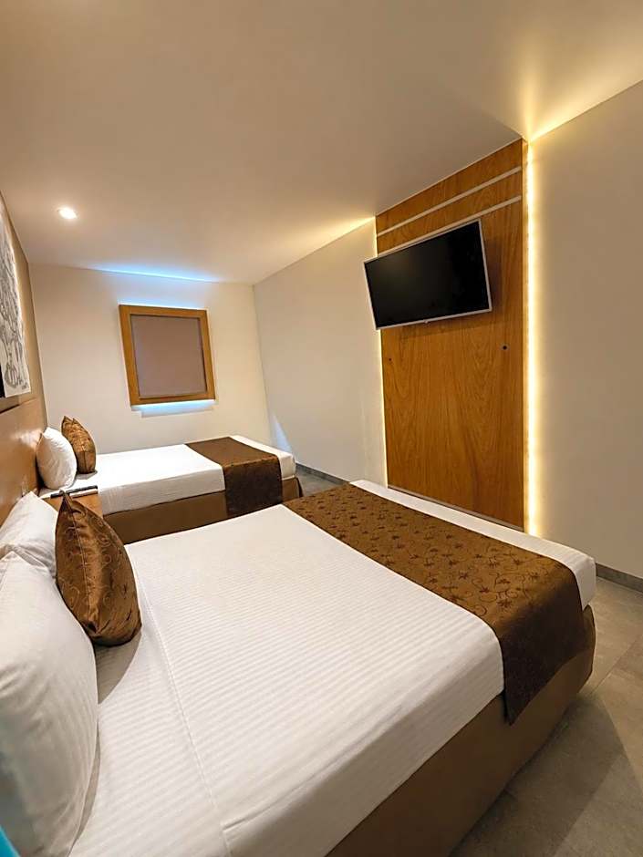 AM Hotel y Plaza