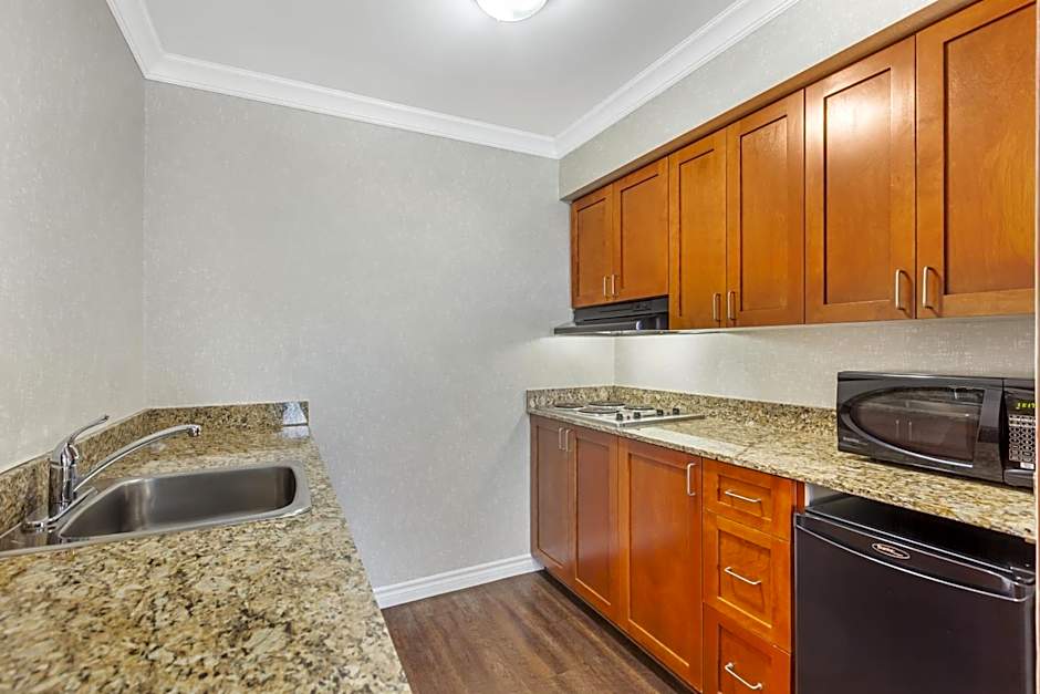 Best Western Plus Rose City Suites