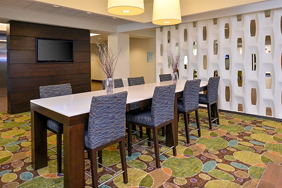 Holiday Inn Express and Suites New Orleans Airport, an IHG Hotel