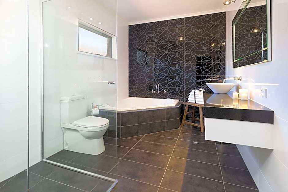 Blazing Stump Motel & Suites