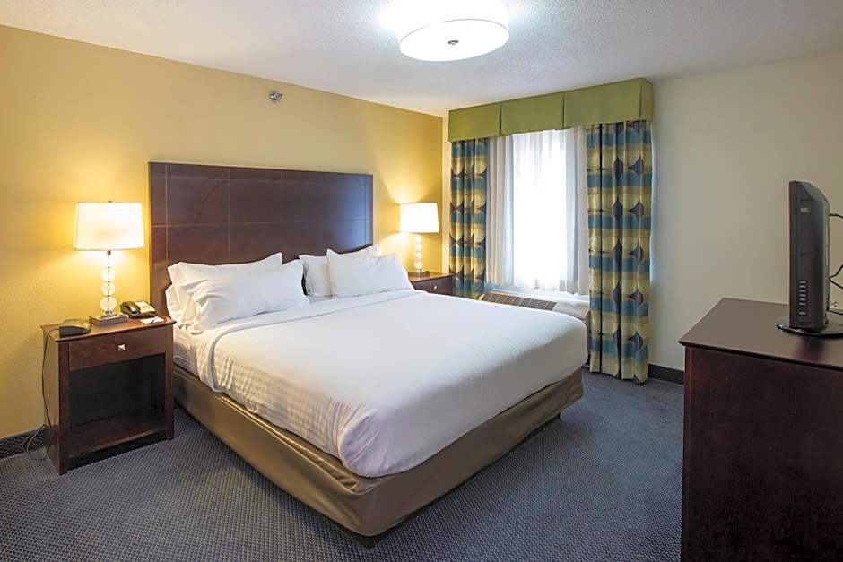 Photo 1 of 1 of 1 King Bed, Hearing/Mobility Accessible