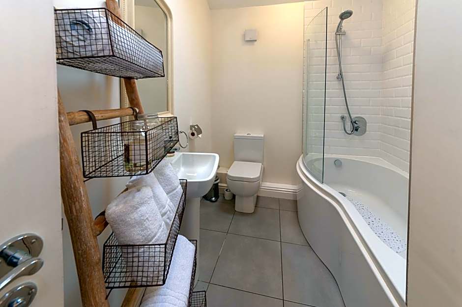 The Hare and Hounds, Levens